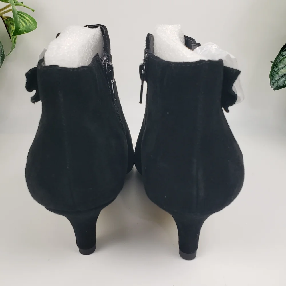 Bella Vita Black Suede Ankle Bootie Leather Rock Revival Bindi NIB sz 10